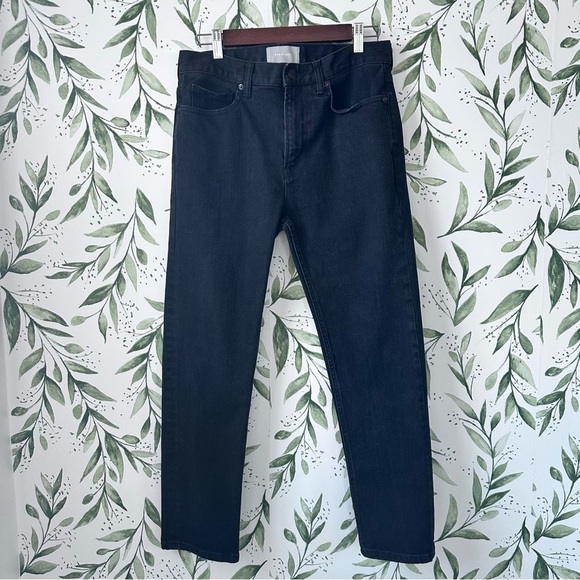 Everlane Denim - Everlane Black Straight Leg Jeans. Size 28 Regular.